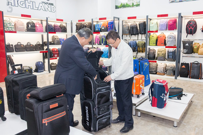 深度融合，共谋发展——中国长城工业集团郭昭平总裁一行莅临祥兴集团指导箱包业务